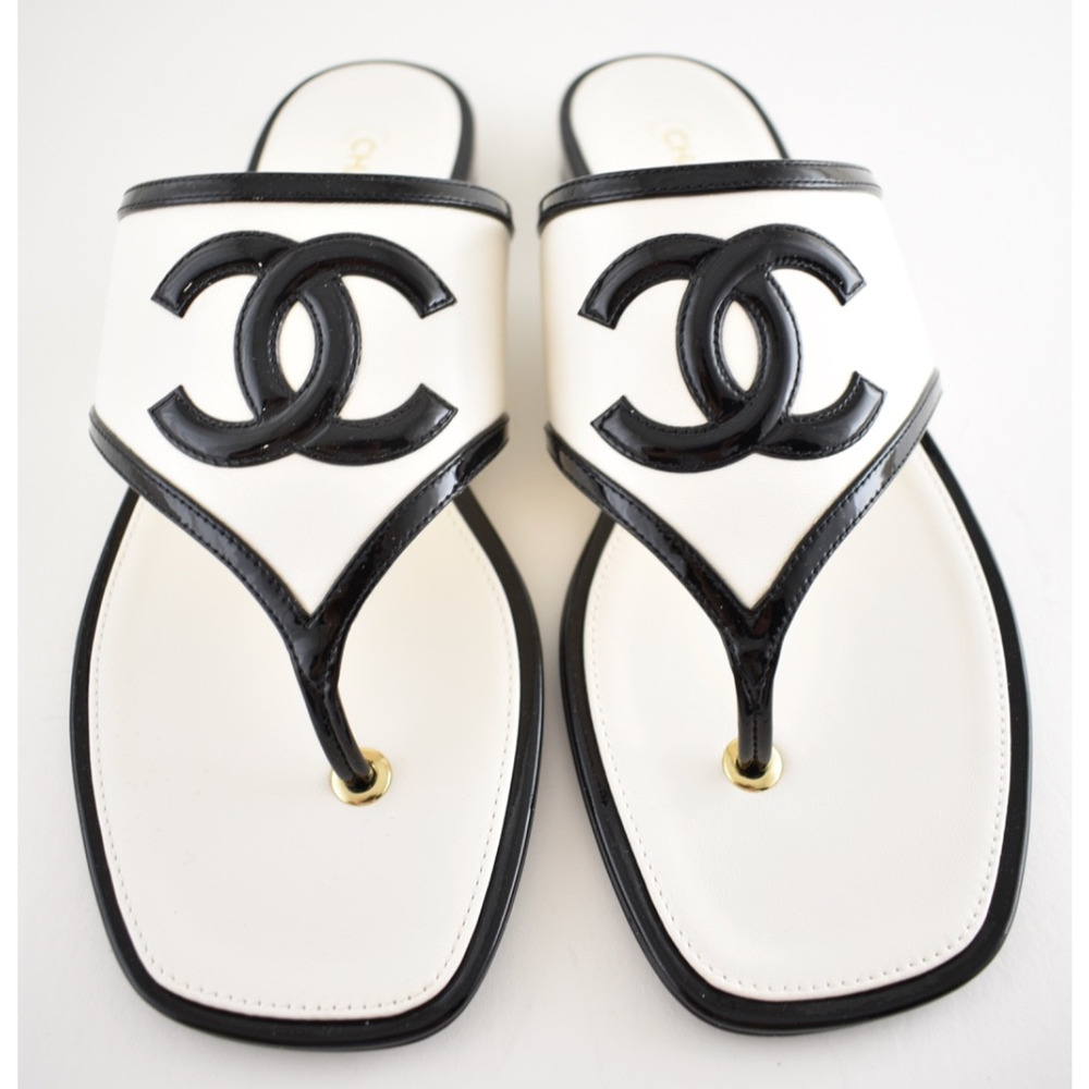 Chanel 26B White Black Patent CC Logo Thong Mule Slide Flip Flop Flat Sandal 42 - Picture 12 of 16